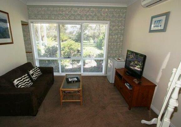 Silver Waters Bed and Breakfast - Photo4