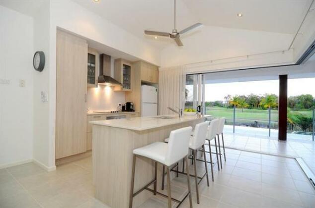 4 Cascade - Luxury Holiday House - Photo2