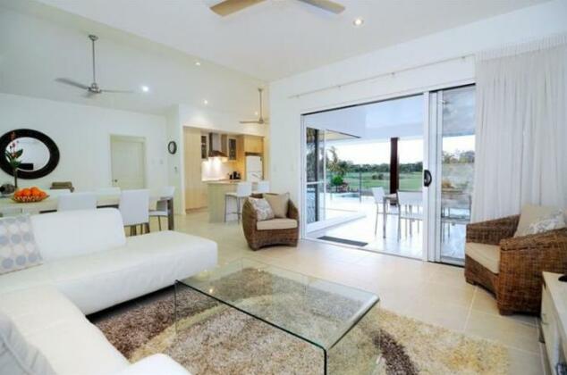 4 Cascade - Luxury Holiday House - Photo3
