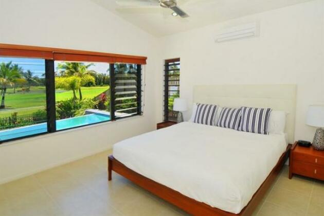 9 Cascade - Luxury Holiday House - Photo3
