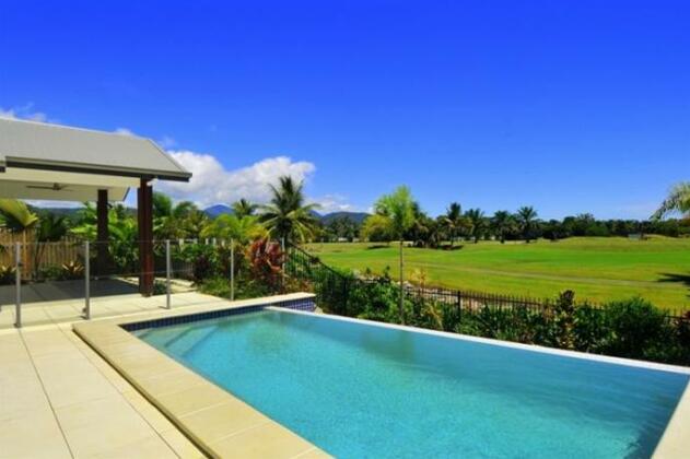 9 Cascade - Luxury Holiday House - Photo4