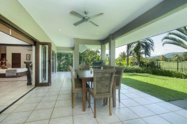 Tranquility By The Course Port Douglas - Photo3