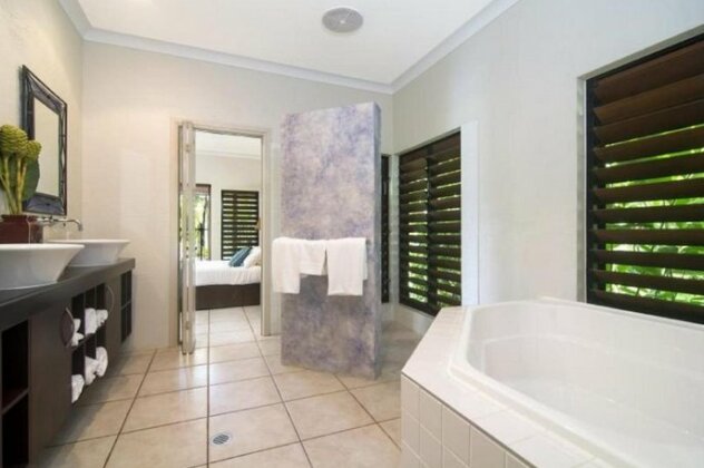 Tranquility By The Course Port Douglas - Photo5