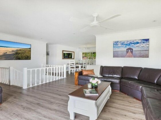 Sounds by the Sea - open plan living metres to beach - Photo2