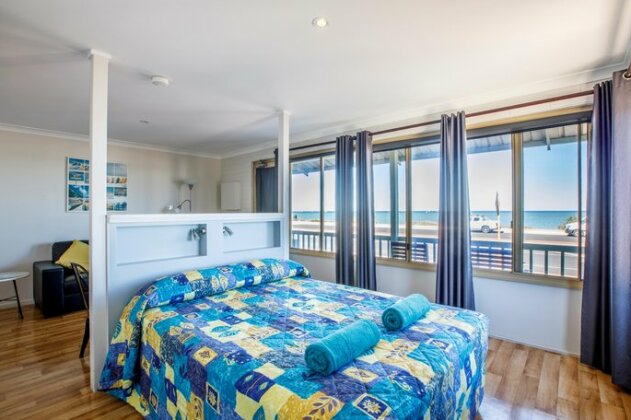 Shark Bay Seafront Apartments - Photo5