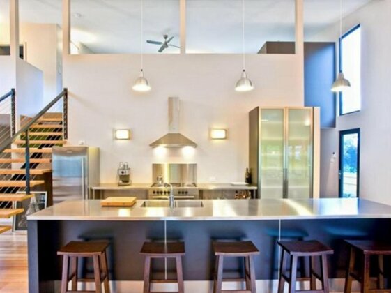 Architecturally designed beach house - Photo2