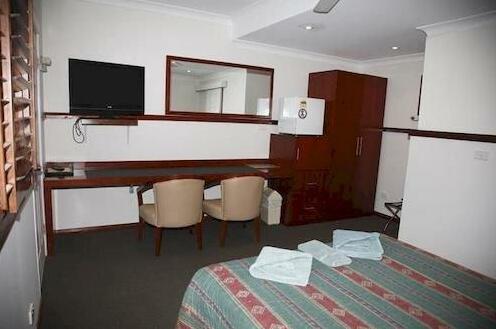 Across Country Motel and Serviced Apartments - Photo4