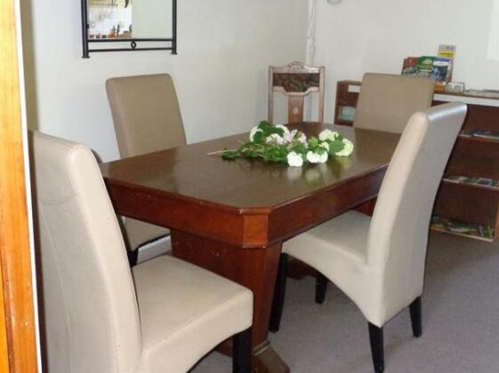Hillcrest Farmhouse - Photo5