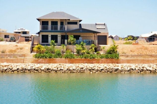 27 Corella Court - With Pool
