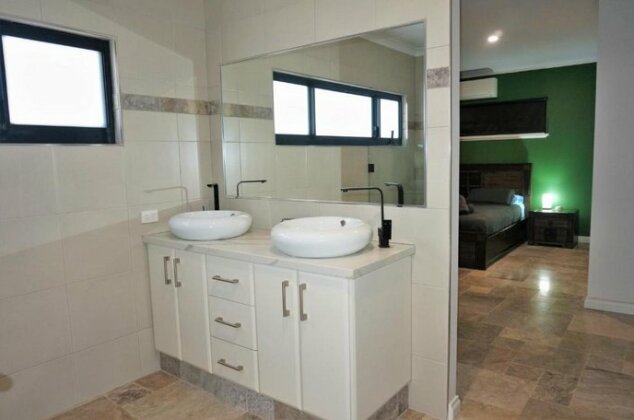 27 Corella Court - With Pool - Photo4