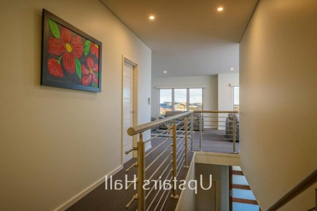 32 Corella Court - Private Jetty And Pool - Photo2