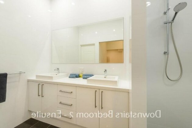 32 Corella Court - Private Jetty And Pool - Photo5
