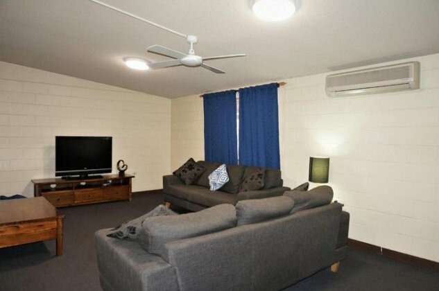 5 Page Street - Private And Shady Entertaining Area - Photo3