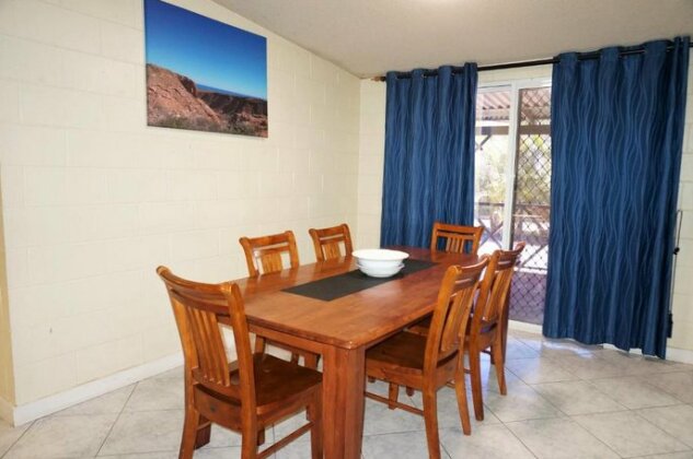 5 Page Street - Private And Shady Entertaining Area - Photo5