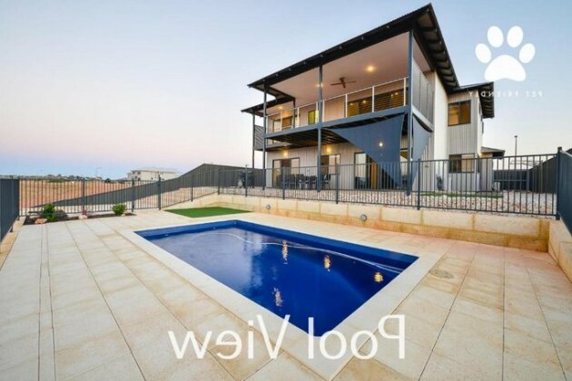6 Corella Court - Private Jetty & Pool - Photo2