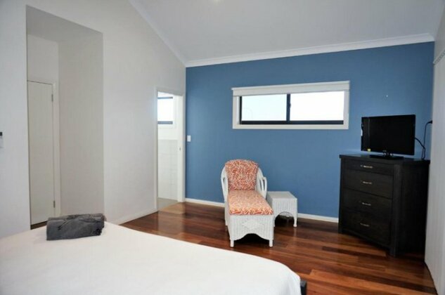 64 Madaffari Drive - Private Jetty - Photo3