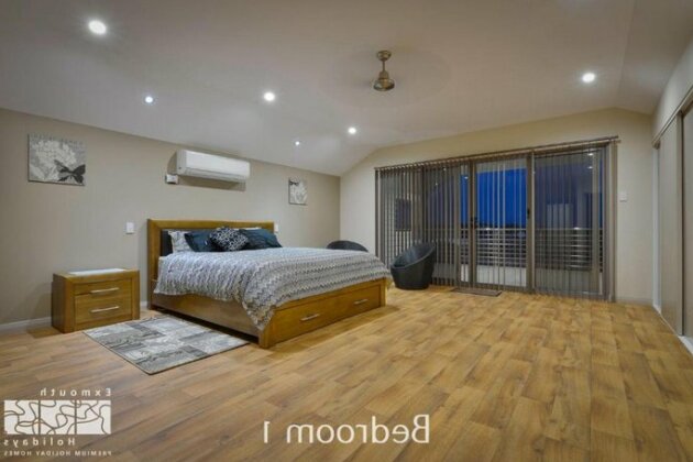 7 Kestrel Place - Private Jetty & Pool - Photo4