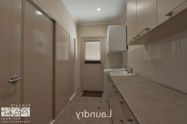 7 Kestrel Place - Private Jetty & Pool - Photo5