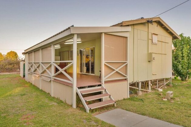 Exmouth Villas Unit 30 - Large undercover deck for entertaining - Photo2