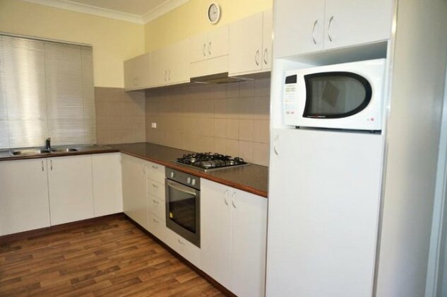 Exmouth Villas Unit 30 - Large undercover deck for entertaining - Photo4