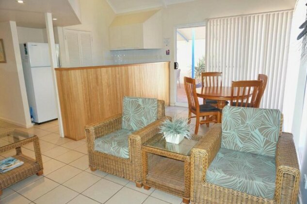 Osprey Holiday Village Unit 101/2 Bedroom - Photo4