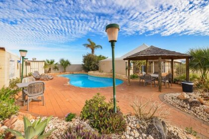 Osprey Holiday Village Unit 103/1 Bed - Perfect short stay apartment with King size bed