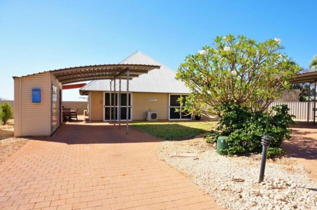 Osprey Holiday Village Unit 104 - Luxury spa bath with a view