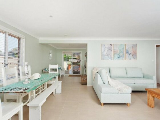 Purely Whitesands on the bay @ Fingal Bay - Photo2