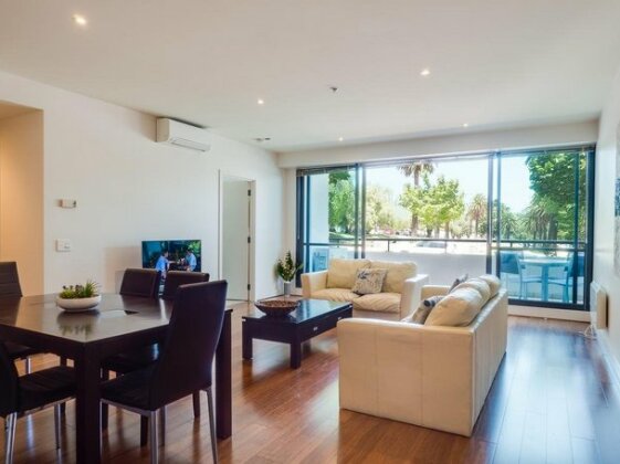 Waterfront Yarra St by Gold Star Stays - Photo3