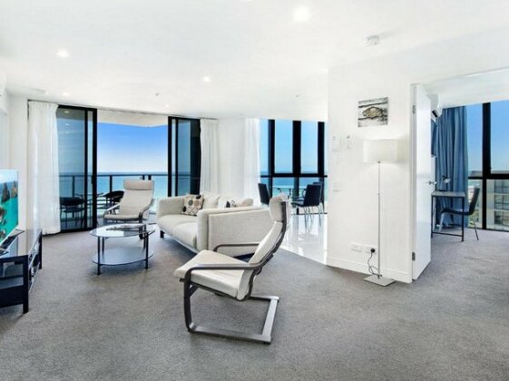 2 Bedroom Ocean View Apartment In Surfers Paradise - Photo2