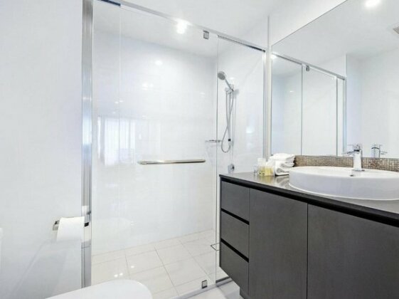 2 Bedroom Ocean View Apartment In Surfers Paradise - Photo4