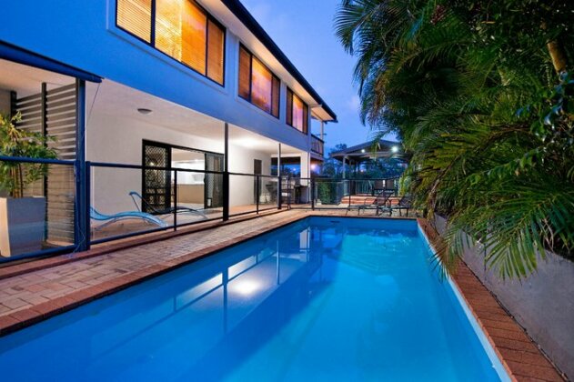 7 Bedroom Gold Coast Luxury Waterfront Home With Pool Sleeps 20