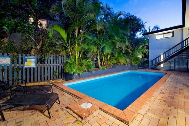 7 Bedroom Gold Coast Luxury Waterfront Home With Pool Sleeps 20 - Photo2