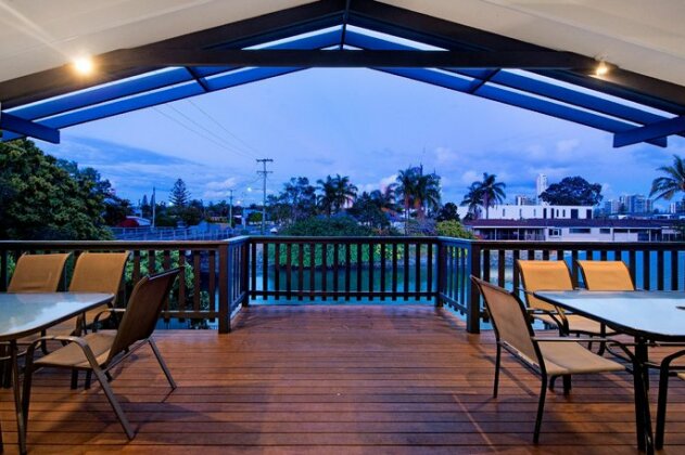 7 Bedroom Gold Coast Luxury Waterfront Home With Pool Sleeps 20 - Photo4