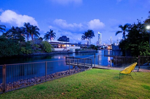 7 Bedroom Gold Coast Luxury Waterfront Home With Pool Sleeps 20 - Photo5