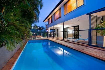 7 Bedroom Gold Coast Luxury Waterfront Home With Pool Sleeps 20