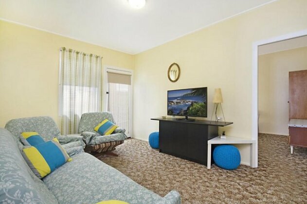 Aberdeen Flat 4 - Central Rainbow Bay walk to beaches clubs cafes and shops - Photo2