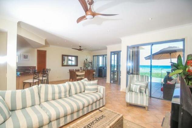 Absolute Beachfront Holiday House - Photo5