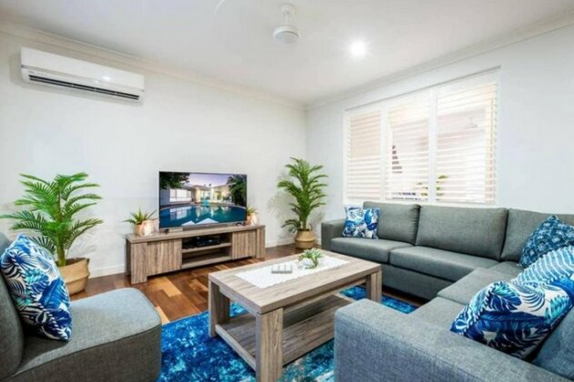 Broadbeach Waters Home With Private Pool - Photo3
