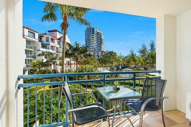 Calypso Plaza Resort Unit 215 Beachfront Studio Apartment - Photo2