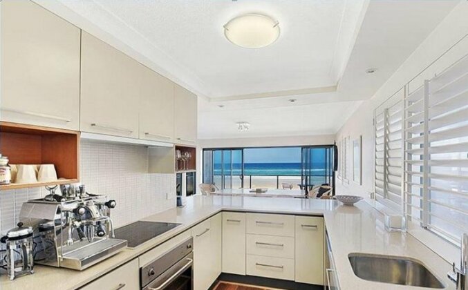 Gold Coast Beachfront Mansion - Photo5