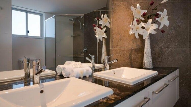 Hi Surf Beachfront Resort Apartments - Photo4
