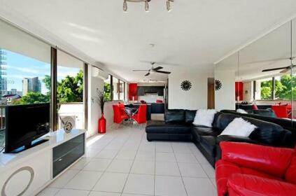 Holiday Resort Apartments in Surfers Paradise with City View