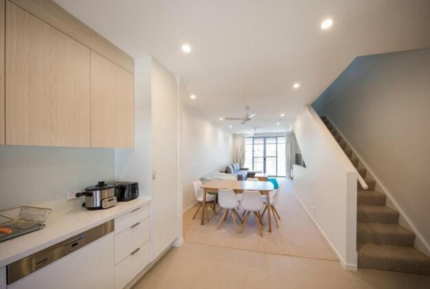 HomePlus - Lakeview Morden Townhouse - Photo5
