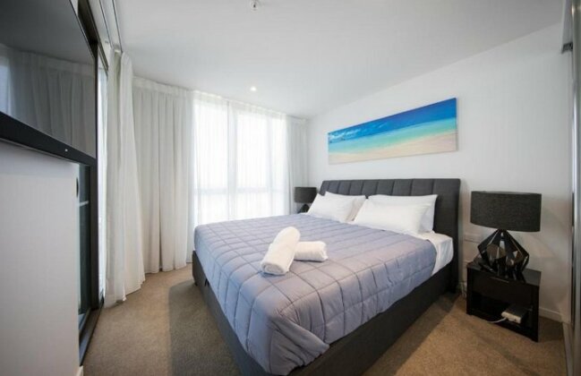 HomePlus Premier Apartments at 2663 Gold Coast Hwy Broadbeach - Photo3