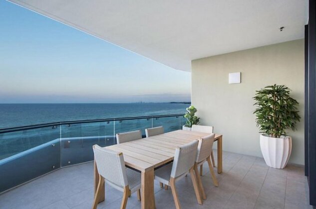 Iconic Unit 1504 - Brand New Beachfront Apartment In Kirra Coolangatta - Photo2