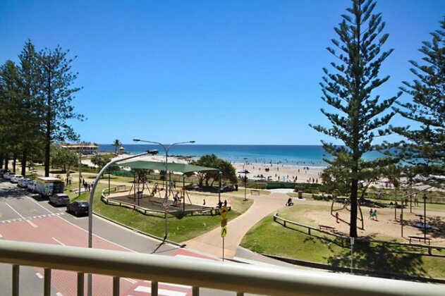 Kingston Court unit 11 - Beachfront unit easy walk to clubs cafes and restaurants