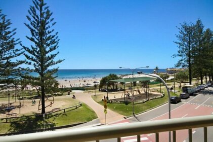 Kingston Court unit 11 - Beachfront unit easy walk to clubs cafes and restaurants