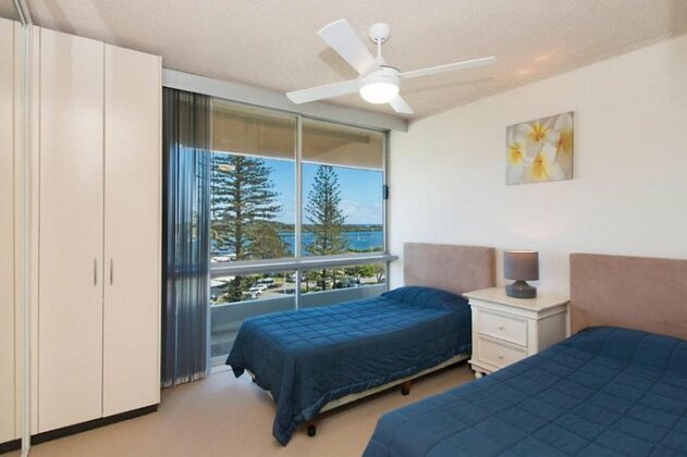 Kooringal unit 17 - Panoramic ocean views from this 5th floor apartment