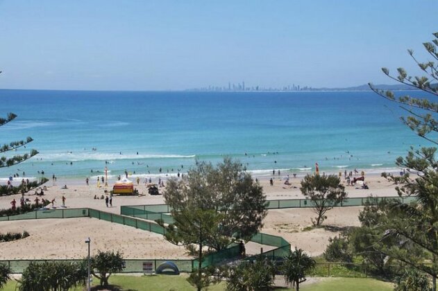 Kooringal unit 20 - Right on the beachfront in a central location Coolangatta